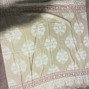 Elegant Beige and White Patterned Throw